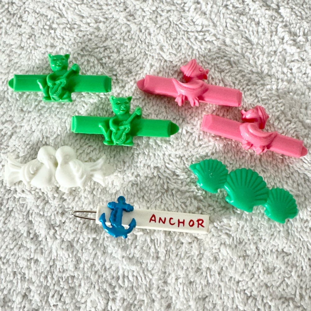 5/$35 Vintage 70βs Assorted Plastic Hair Barrettes x7 Cat Duck Shell Bird